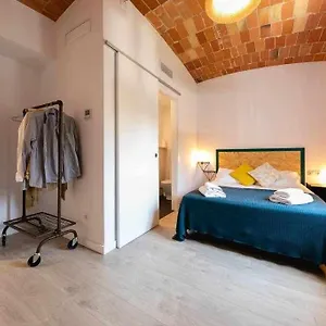 Newly Renovated W Pool & Bikeparking Affittacamere Girona